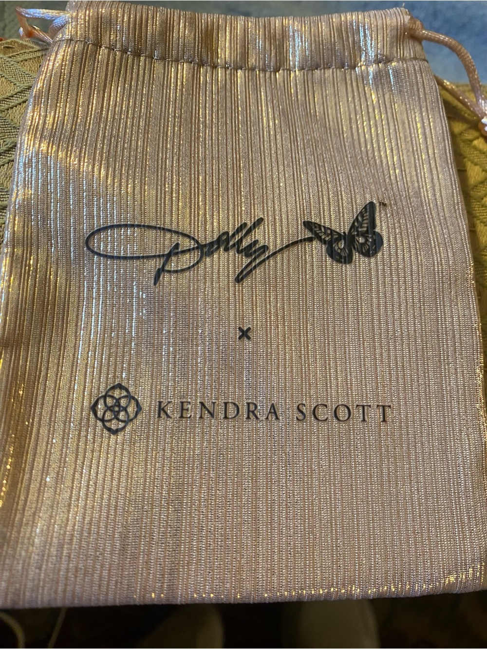 Kendra Scott Dolly/Parton Elisa Butterfly rare iridescent abalone color necklace - Picture 4 of 4